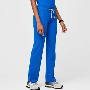 FIGS Kade Cargo scrub pant